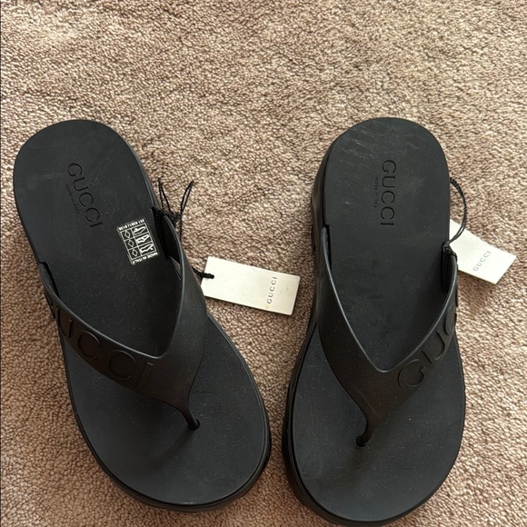 Gucci Black Sandals - Picture 1 of 2